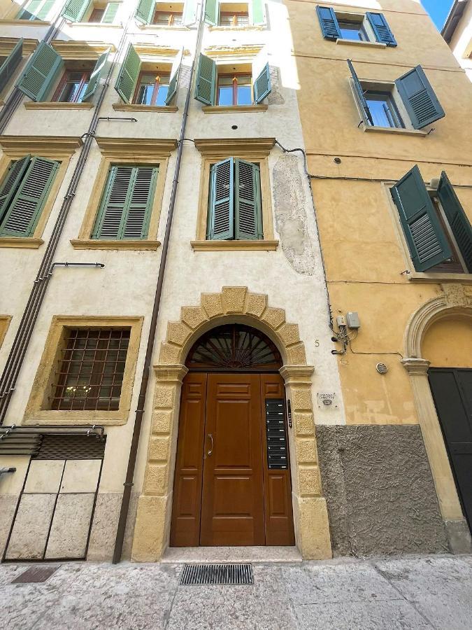 Magnolia Home - Piazza Delle Erbe Verona Exteriör bild