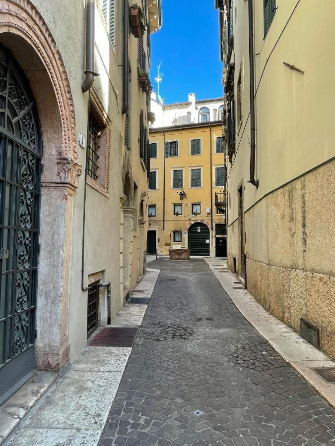 Magnolia Home - Piazza Delle Erbe Verona Exteriör bild